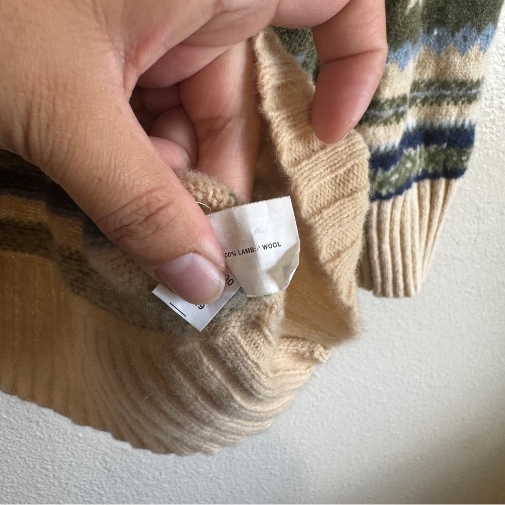 Granola girl GAP 100% Lambs Wool V-Neck Sweater. - Picture 7 of 7